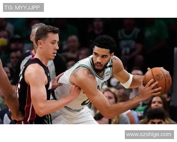 凯尔特人与猛龙激战加时赛双方拼尽全力争夺胜利